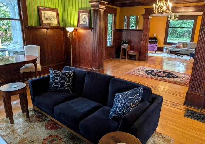 Bluebird Guesthouse — photo 6 of 60